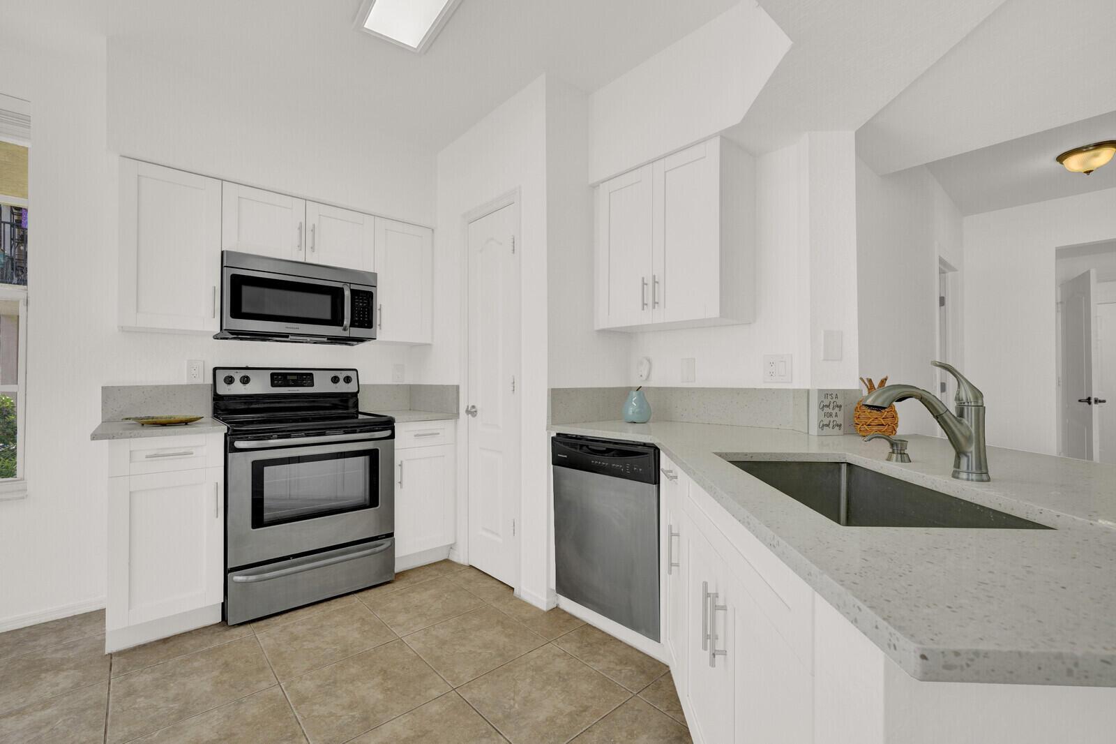 709 BELMONT Place # 709, Boynton Beach FL 33436 photo 2