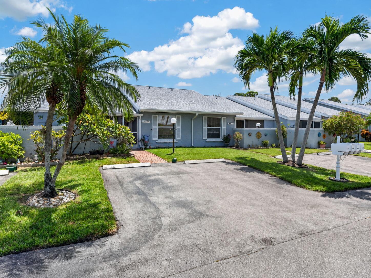 4450 LUCERNE VILLAS Lane, Lake Worth FL 33467 photo 3