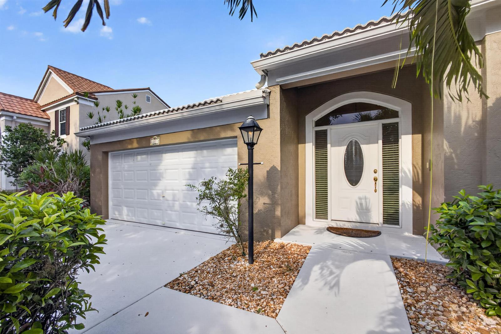 1011 WOODFIELD Circle, Palm Beach Gardens FL 33418 photo 4