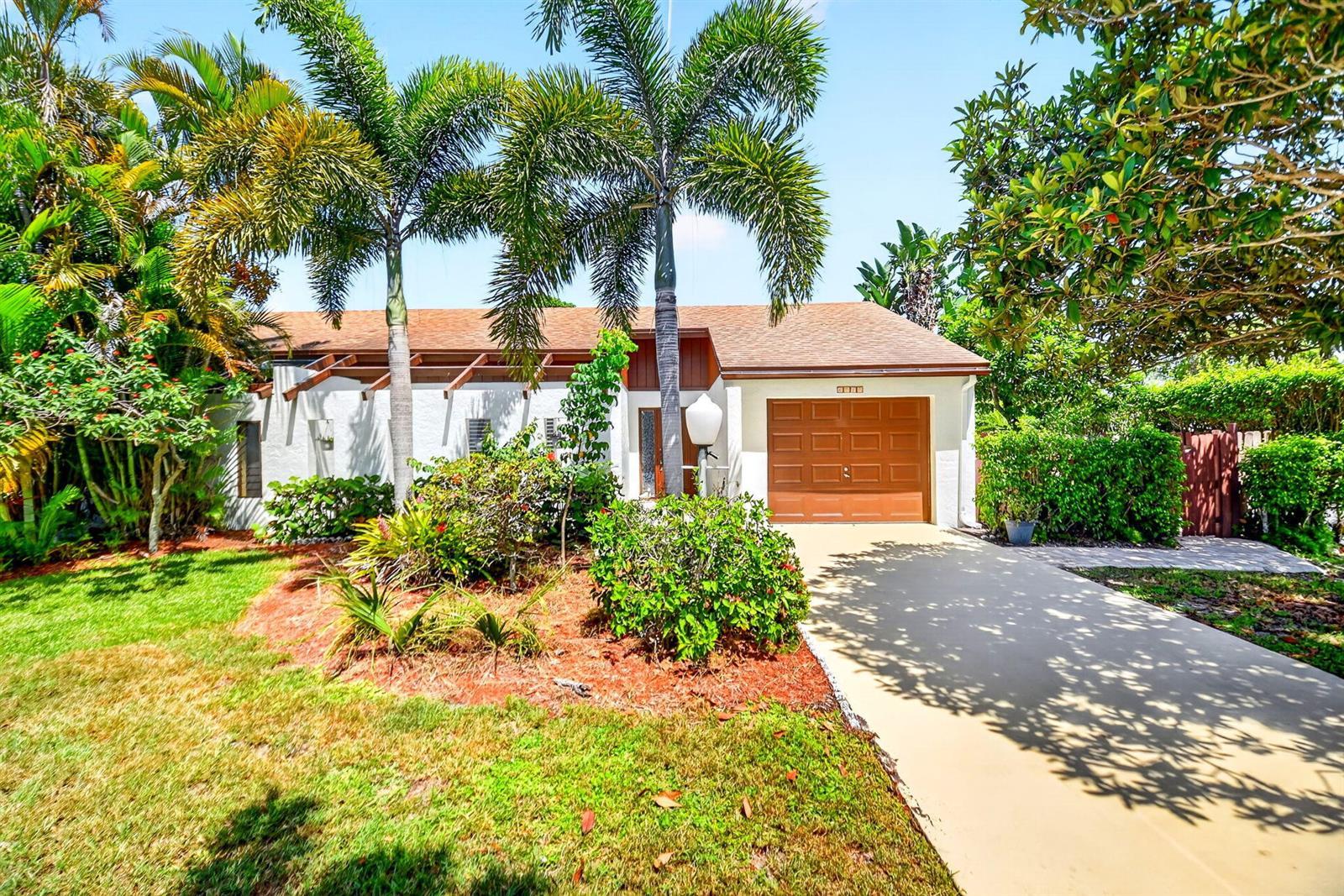 6747 Starkeys Place, Lake Worth FL 33467