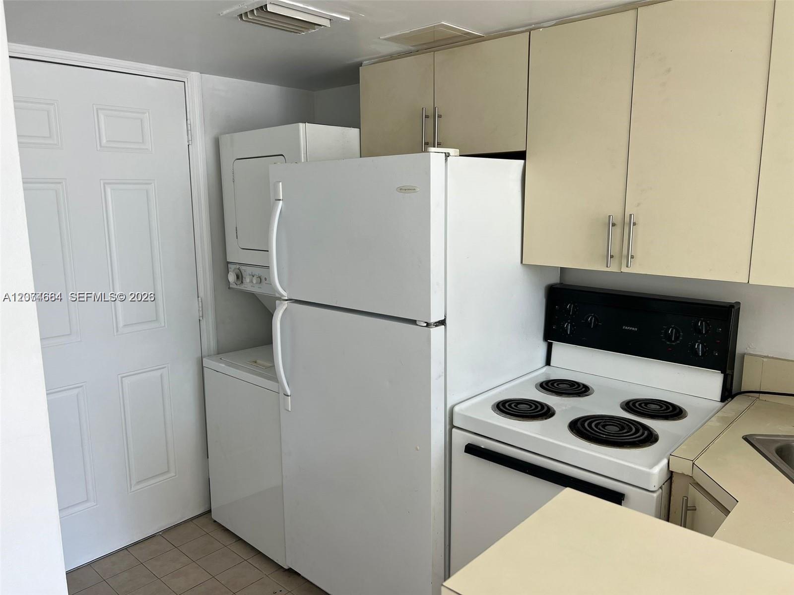 450 SW 3rd St # 15, Miami FL 33130 photo 2
