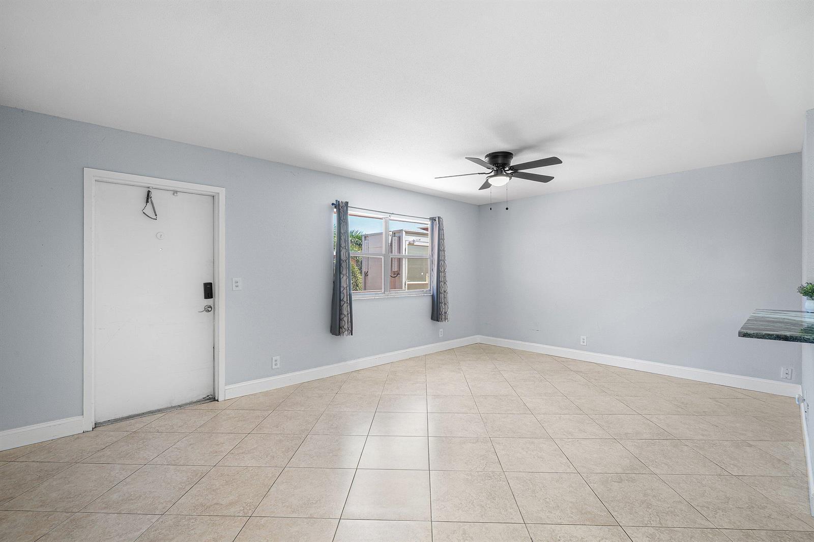 566 Saxony L, Delray Beach FL 33446 photo 3