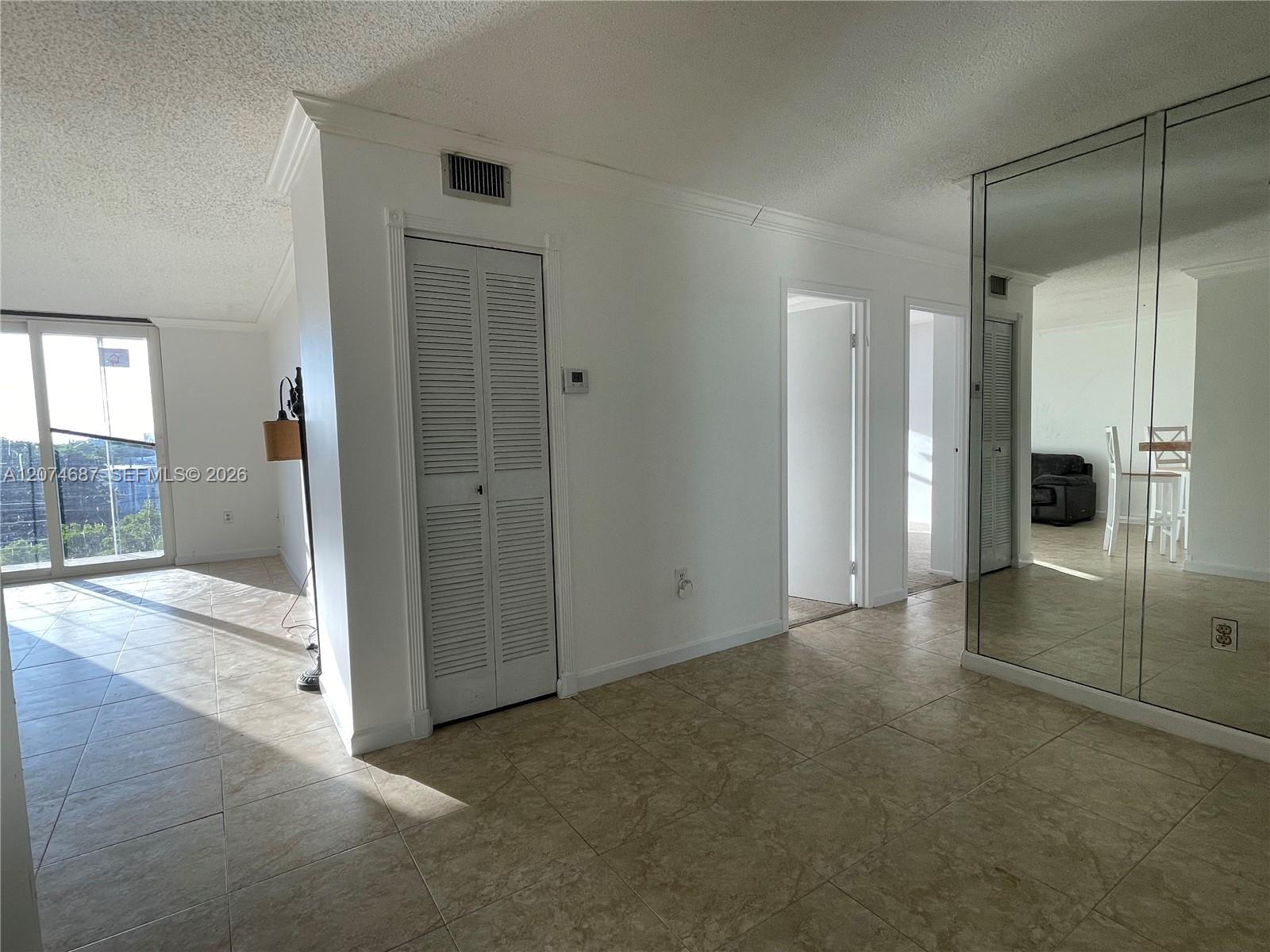 North Miami Beach, FL 33160 photo 5