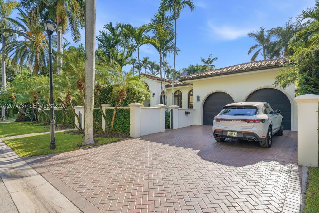 2532 NW Lake Ave, Miami Beach FL 33140 photo 2