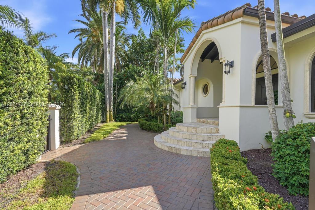 2532 NW Lake Ave, Miami Beach FL 33140 photo 3