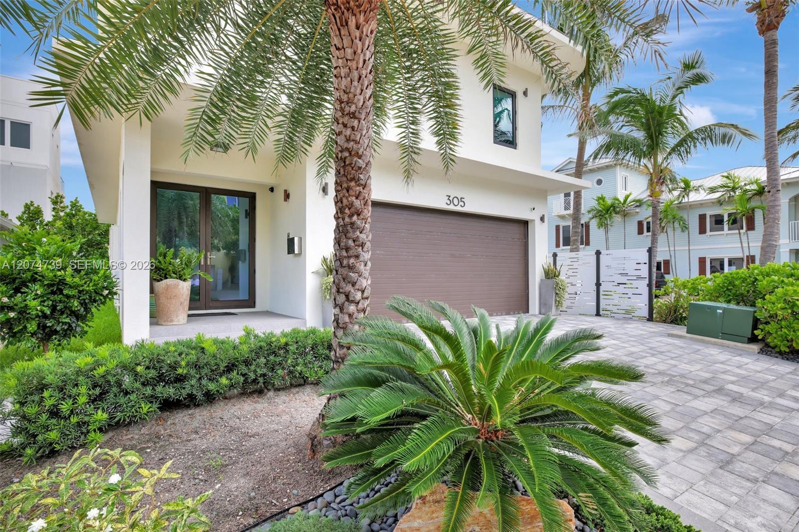 305 Oak St, Hollywood FL 33019 photo 3
