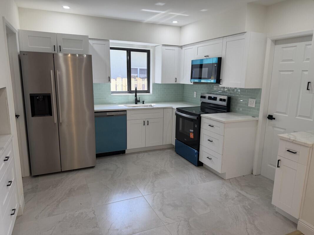 80 NE 48TH Street, Oakland Park FL 33334 photo 2