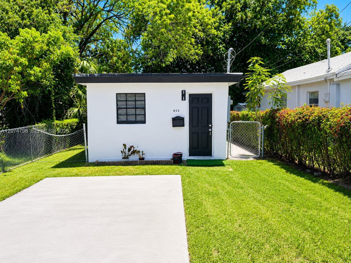 802 NW 3rd Ter, Hallandale Beach FL 33009