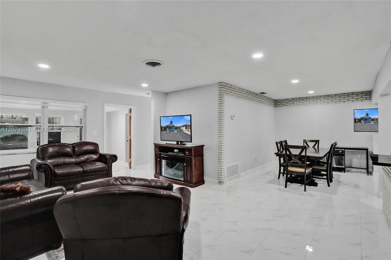 903 W 77th St, Hialeah FL 33014 photo 4