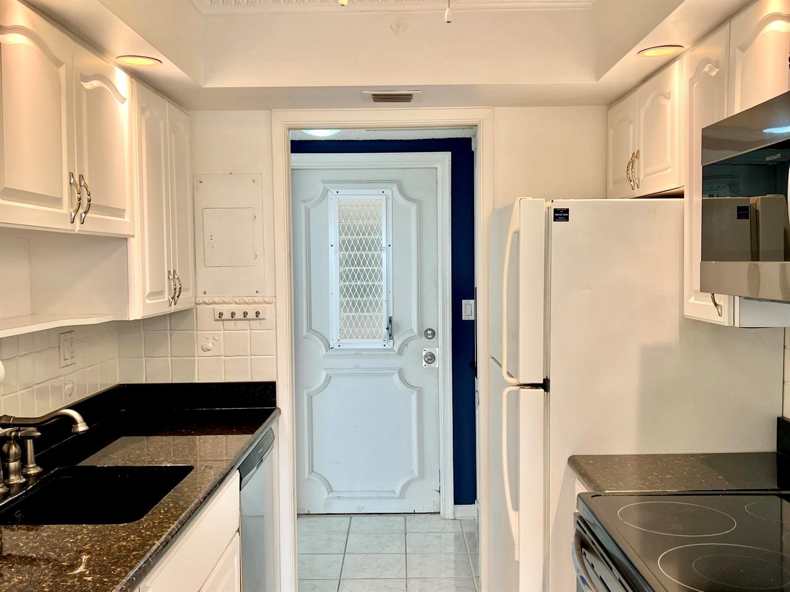 1069 Hillsboro Mile # 606, Hillsboro Beach FL 33062 photo 3