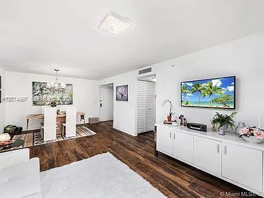 2625 Collins Ave # 212, Miami Beach FL 33140
