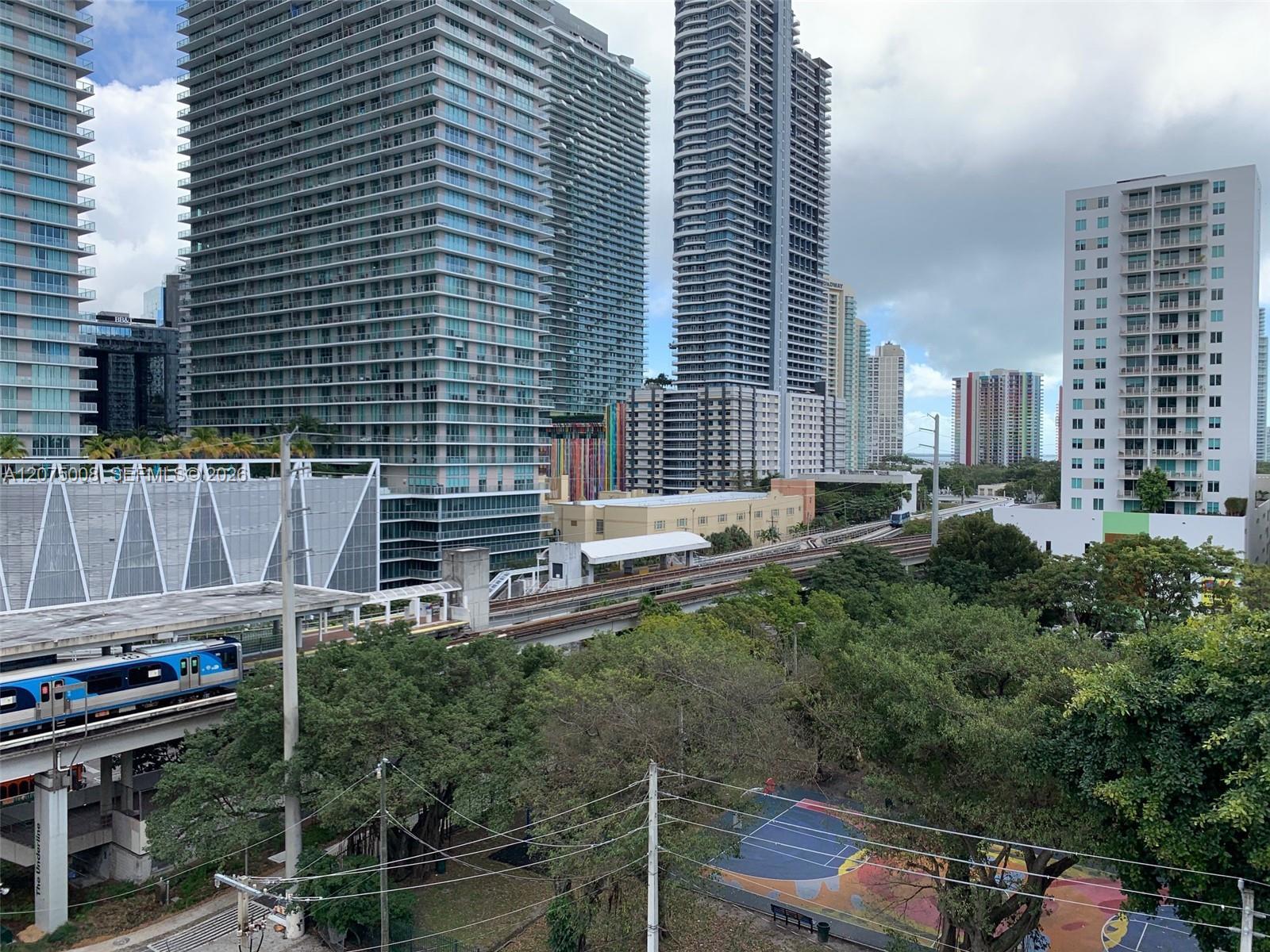115 SW 11th St # 909, Miami FL 33130 photo 3