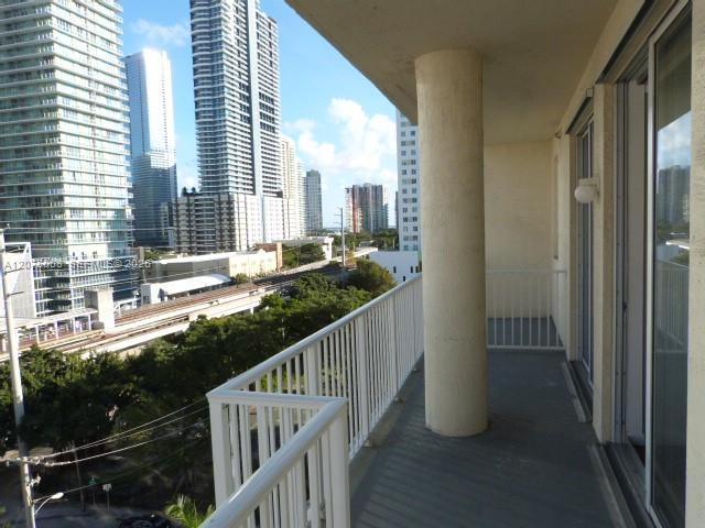 115 SW 11th St # 909, Miami FL 33130 photo 4