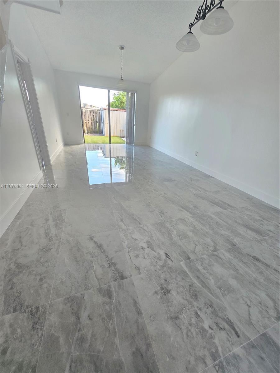 6746 NW 188th Ter, Hialeah FL 33015 photo 2