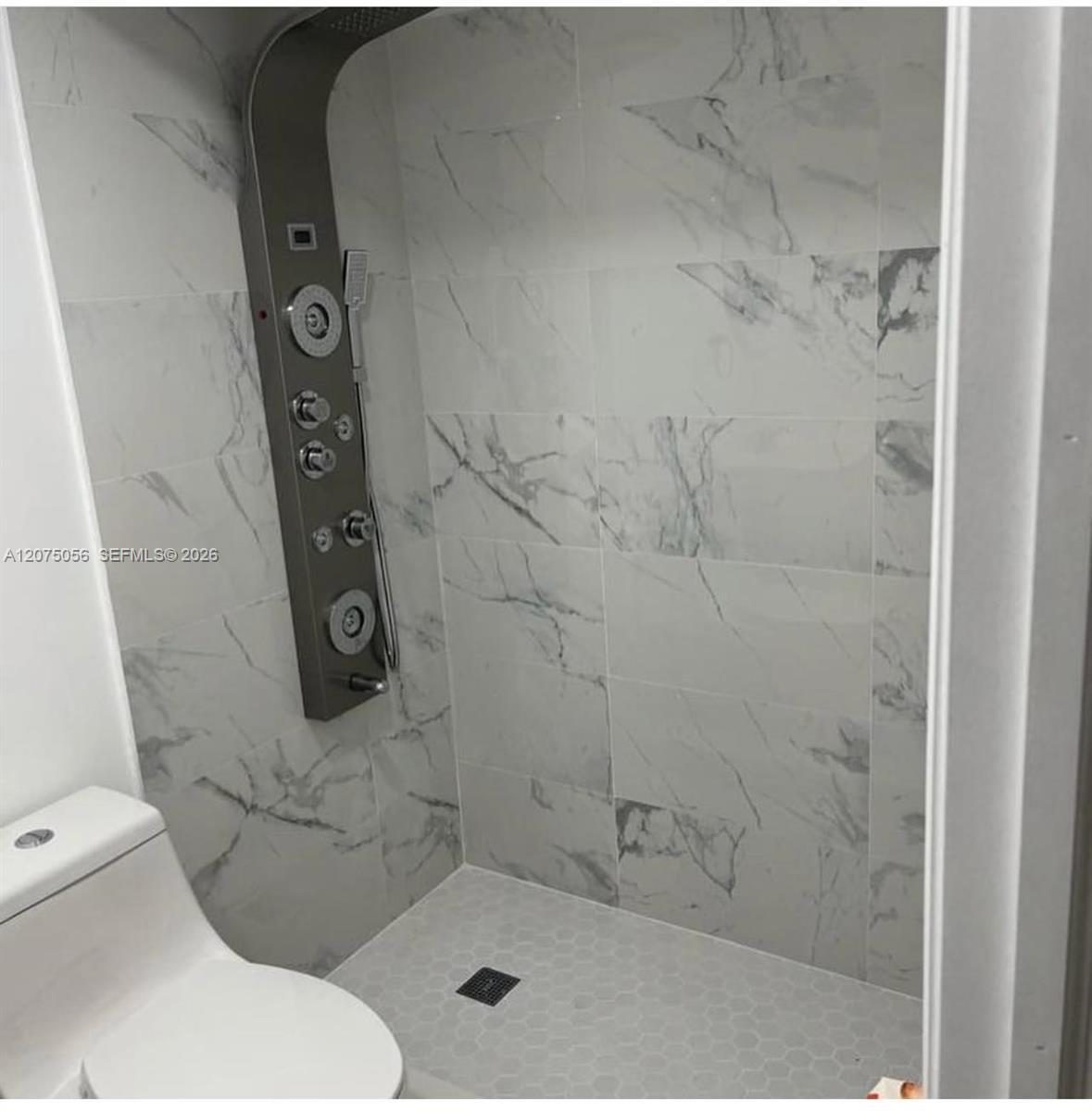 861 NE 1st Pl, Hialeah FL 33010 photo 4