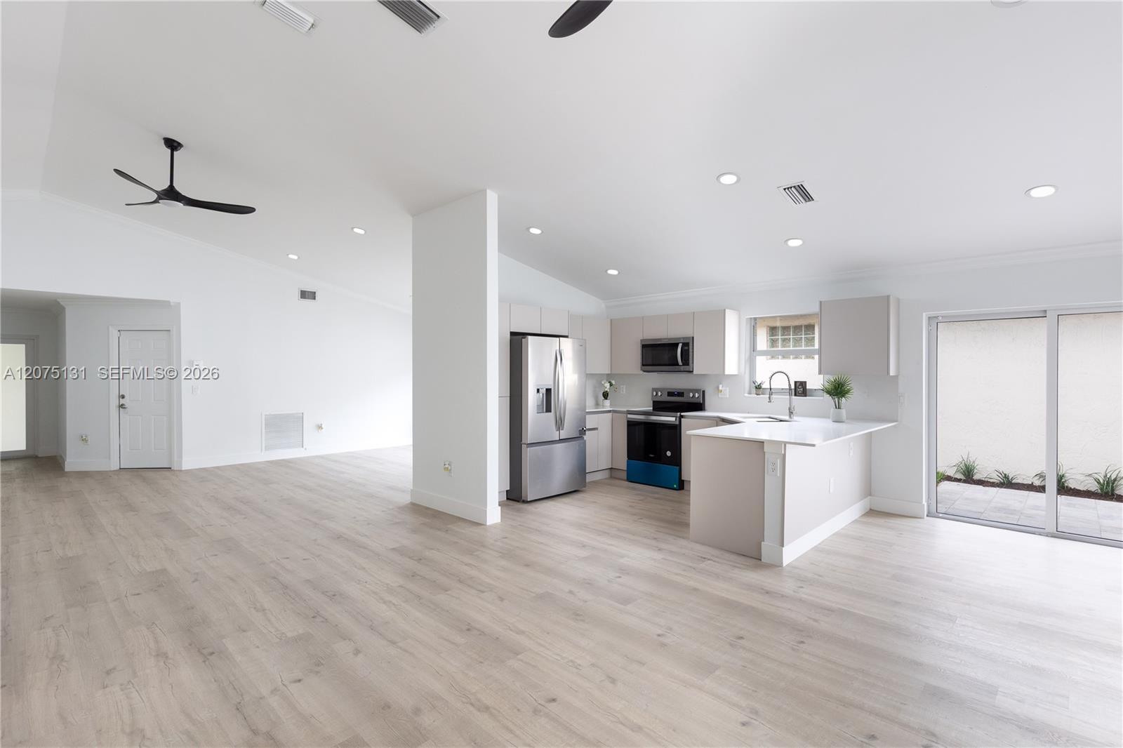 46 Gables Blvd, Weston FL 33326 photo 2