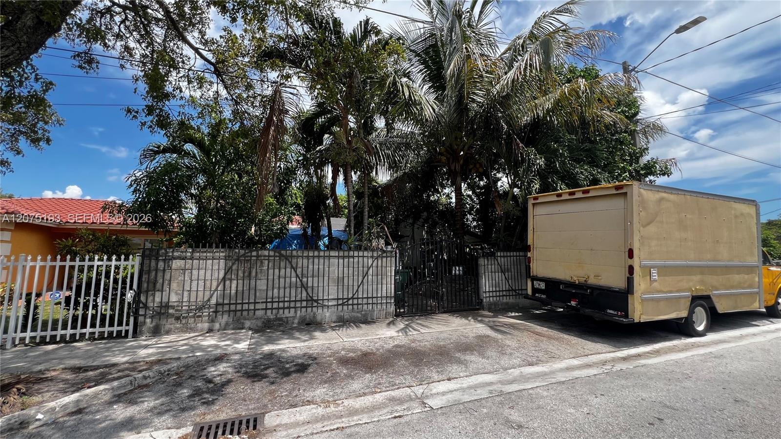 1531 NW 59th St, Miami FL 33142