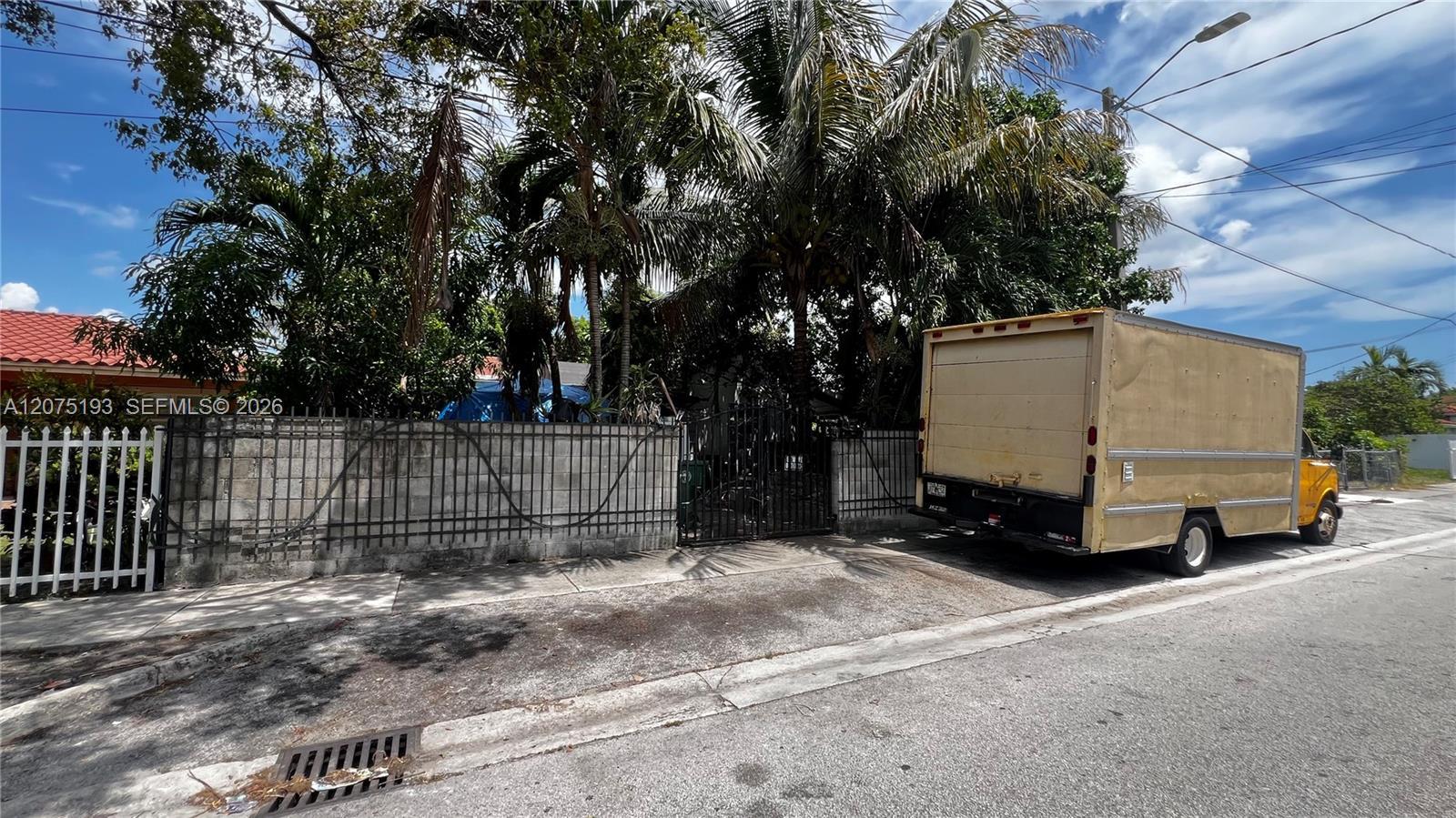 1531 NW 59th St, Miami FL 33142 photo 4