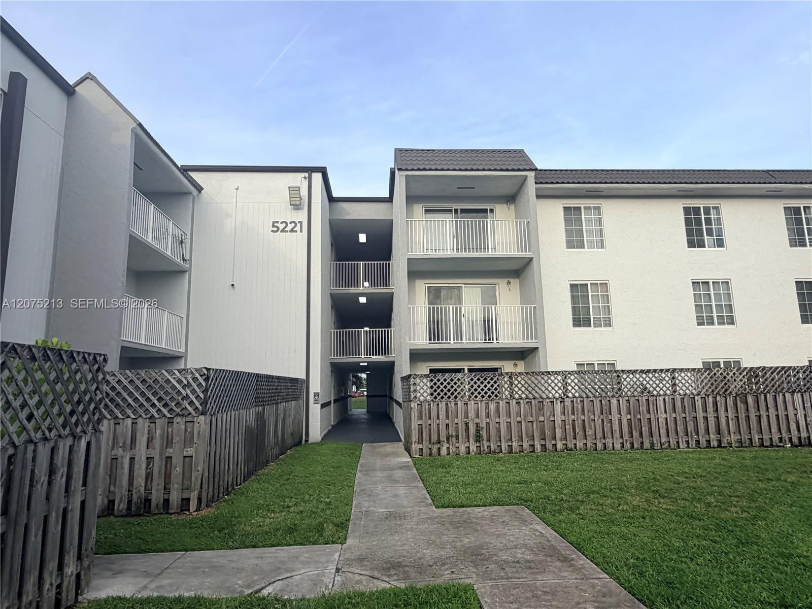 5221 Geneva Way # 201, Doral FL 33166