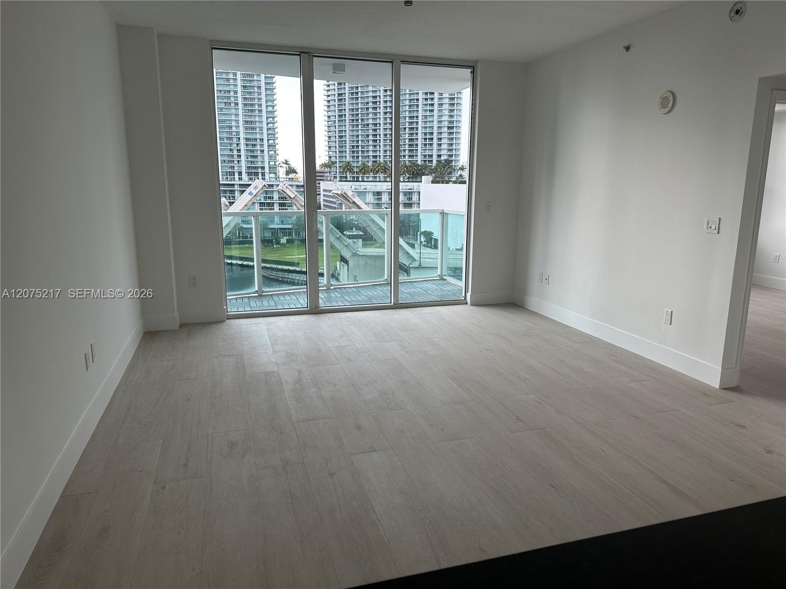 31 SE 5th St # 1007, Miami FL 33131 photo 2