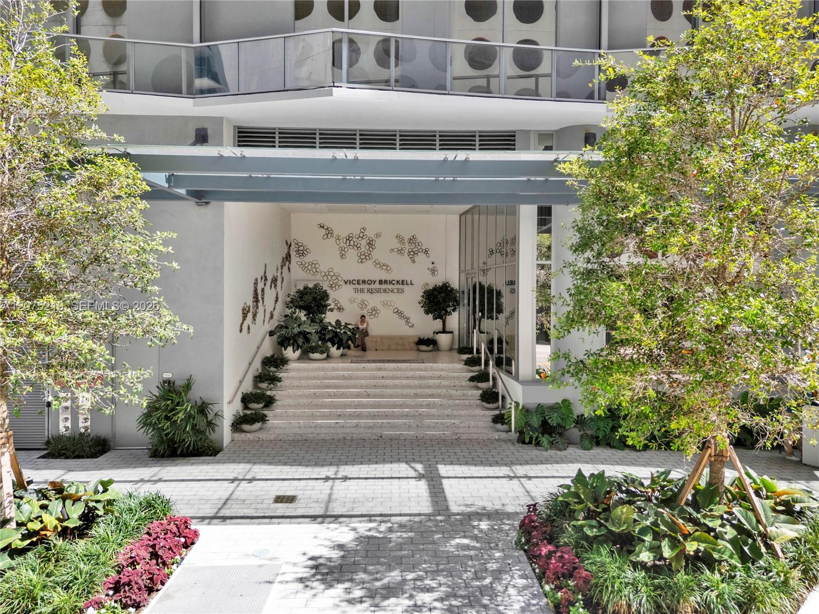 77 SE 5th # 2115, Miami FL 33131
