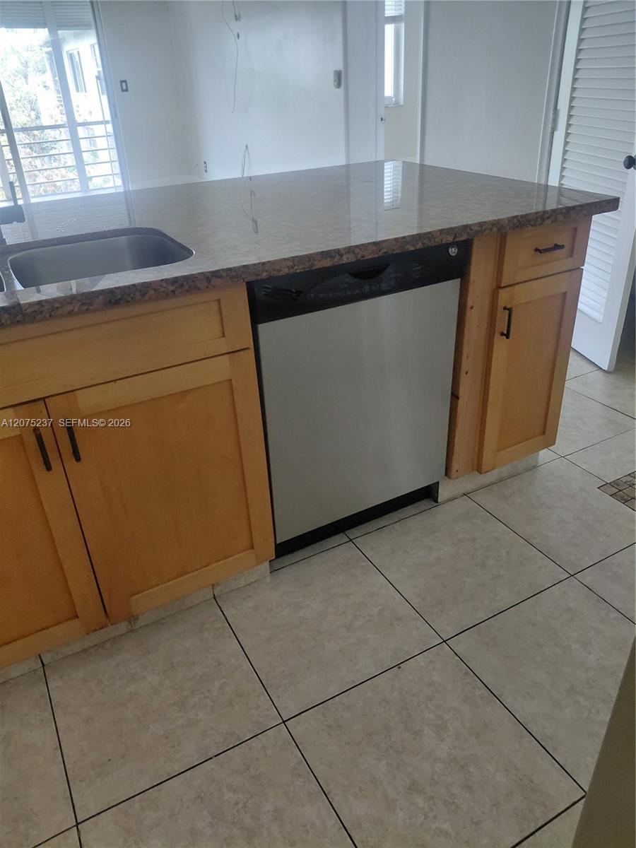 5495 NW 10th Ct # 304, Plantation FL 33313 photo 3