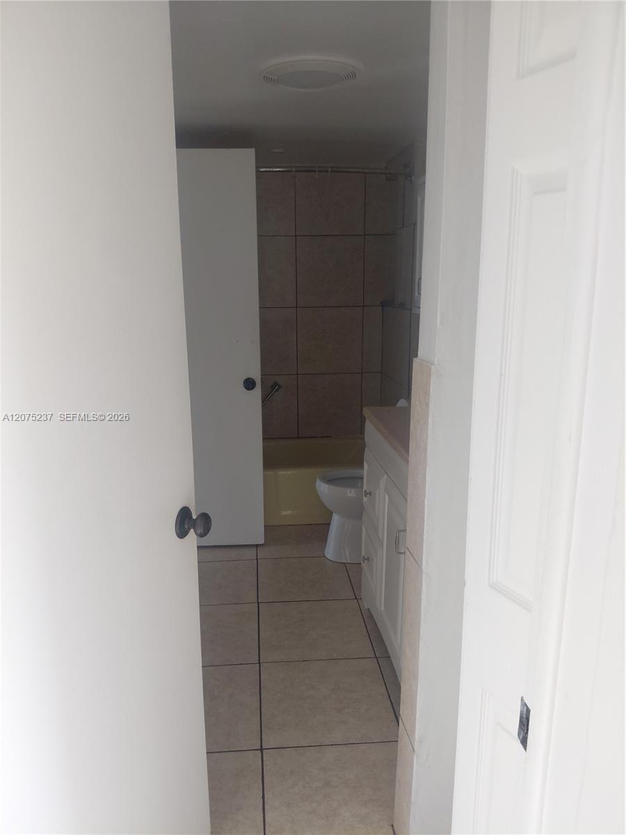 5495 NW 10th Ct # 304, Plantation FL 33313 photo 4