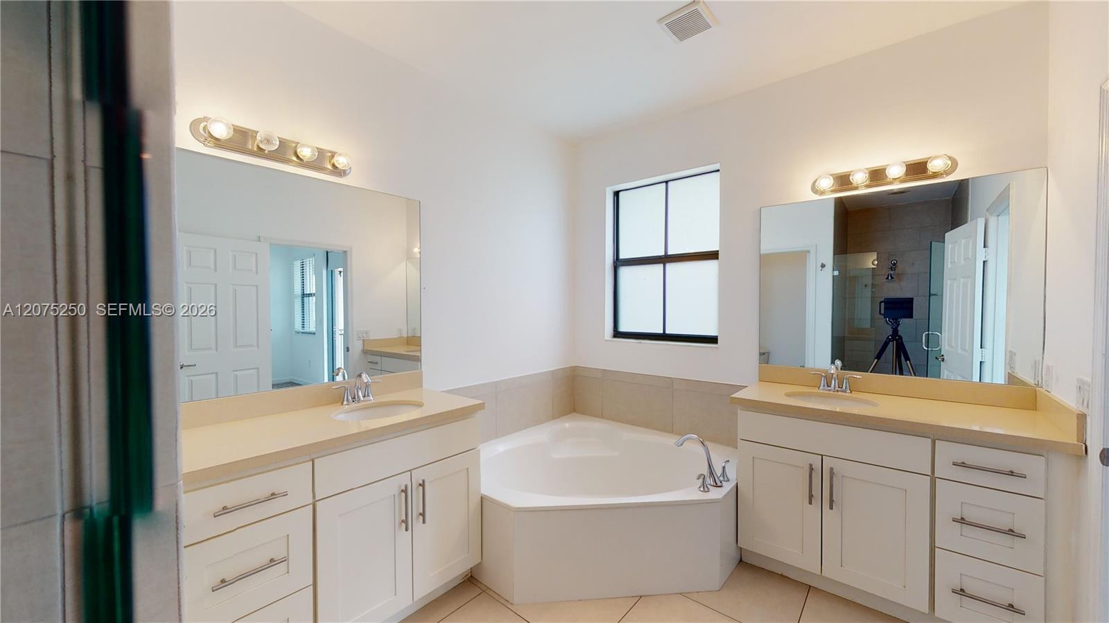 10428 NW 61st St, Doral FL 33178 photo 5