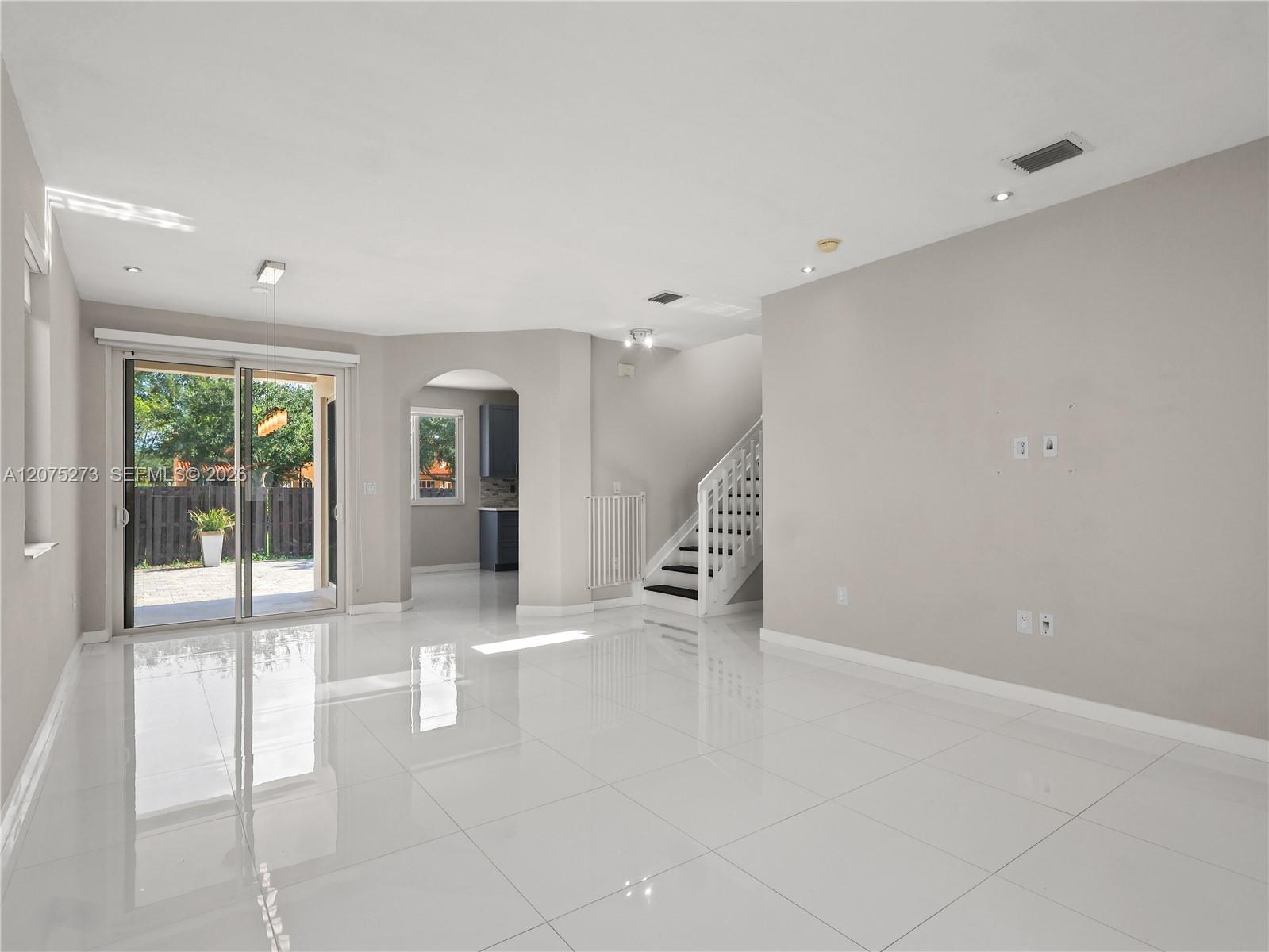 15392 SW 25th Ter, Miami FL 33185 photo 3