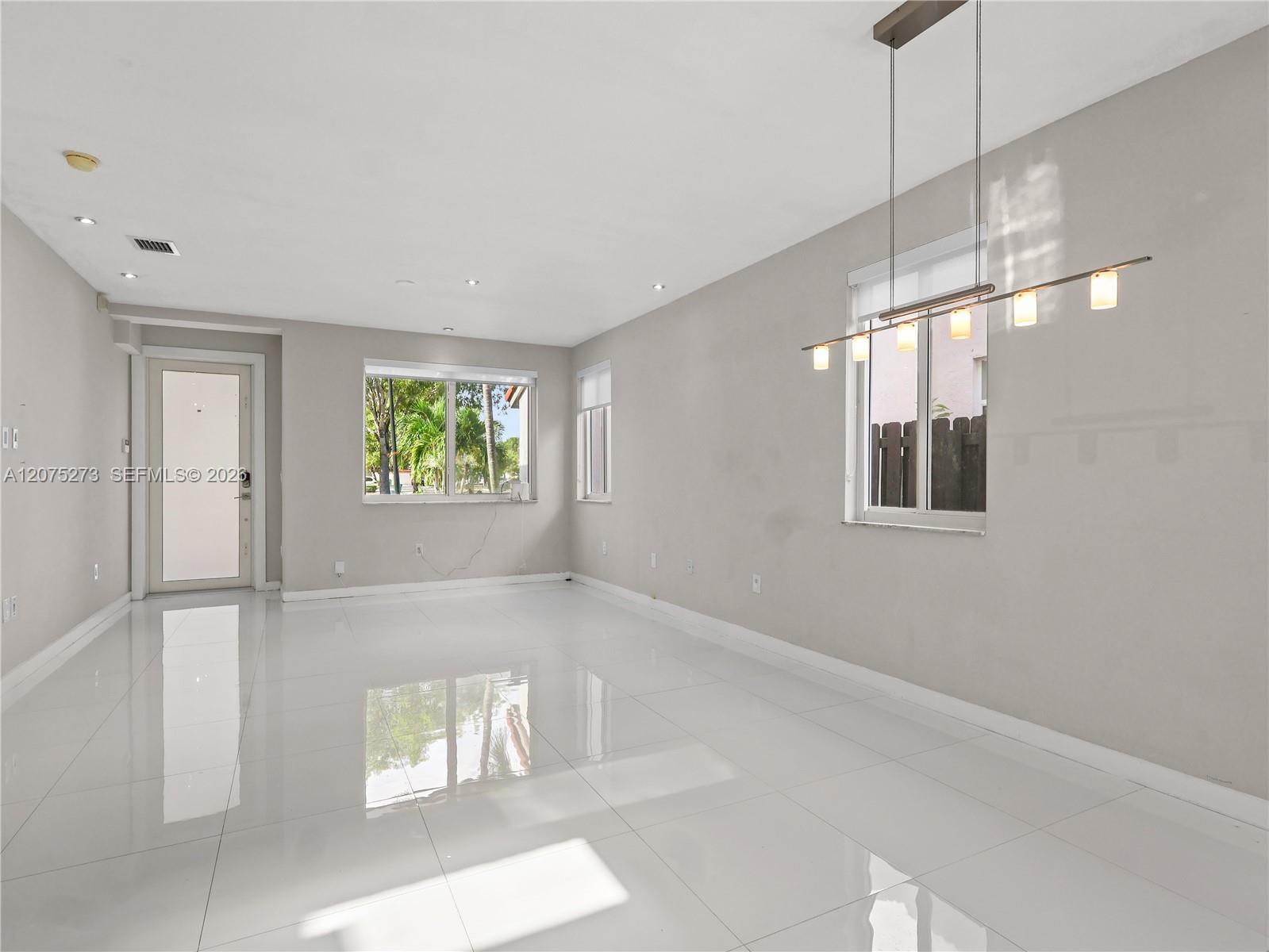 15392 SW 25th Ter, Miami FL 33185 photo 5