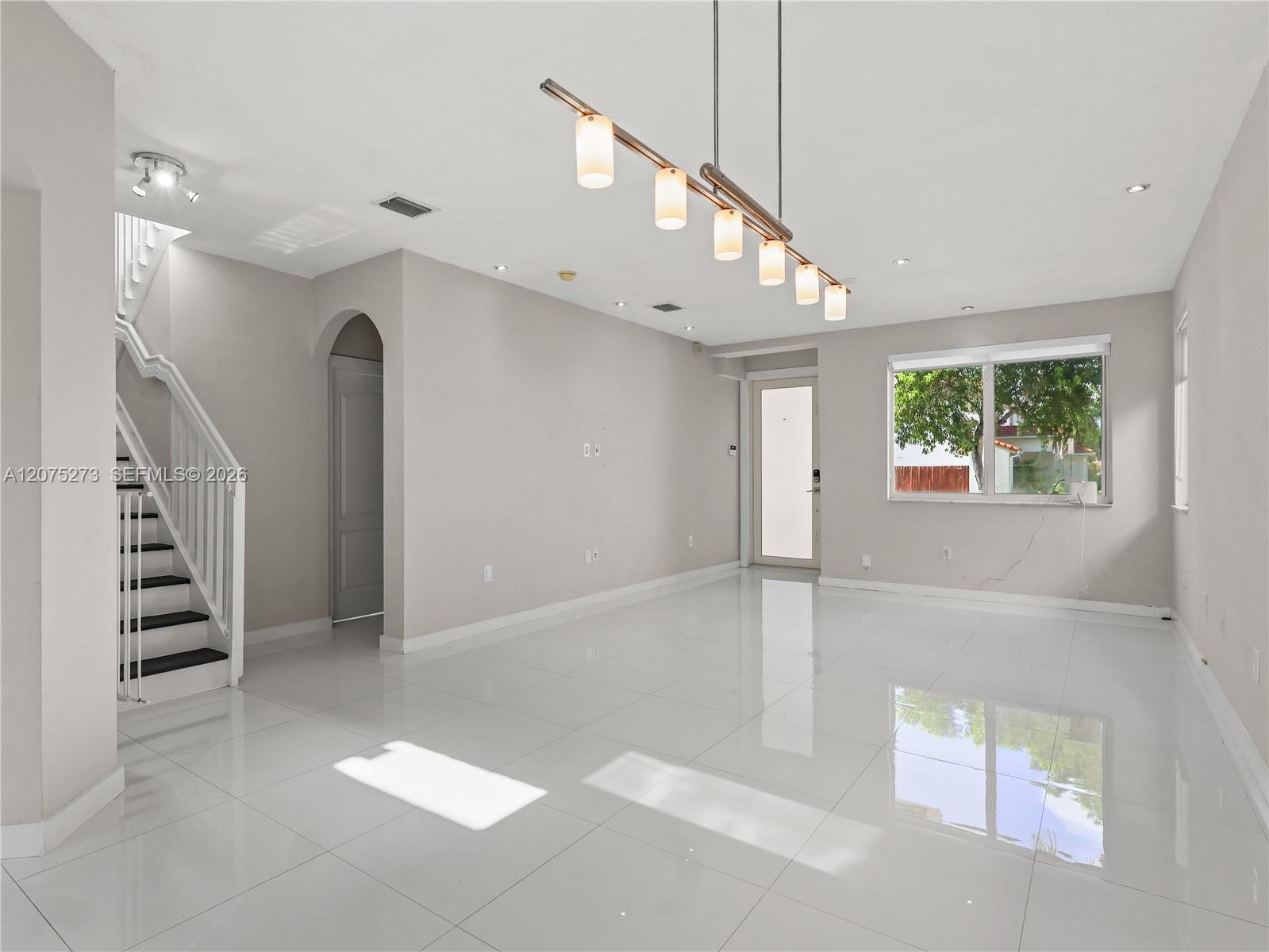 15392 SW 25th Ter, Miami FL 33185 photo 4