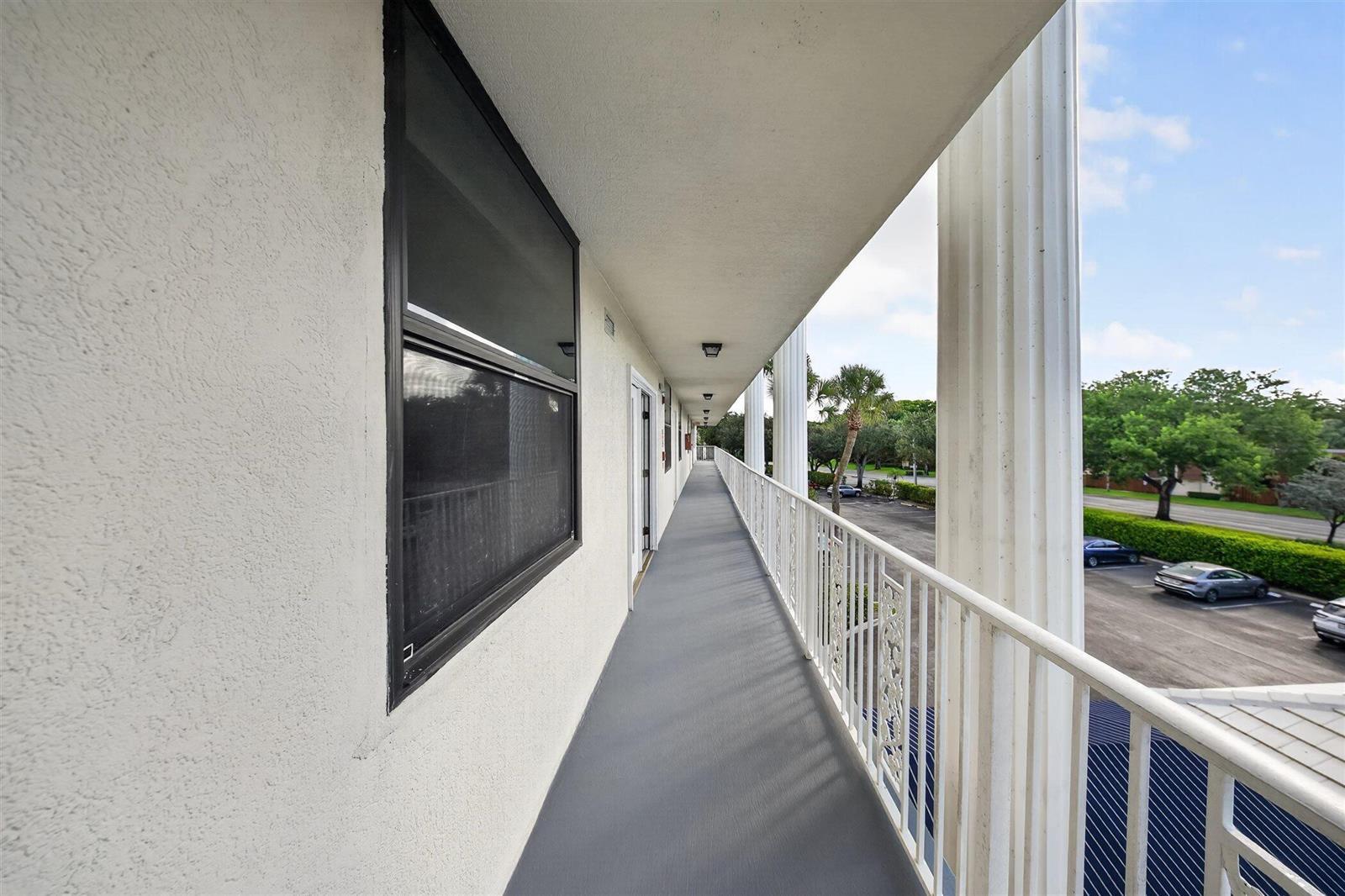 1719 WHITEHALL Drive # 303, Davie FL 33324 photo 2
