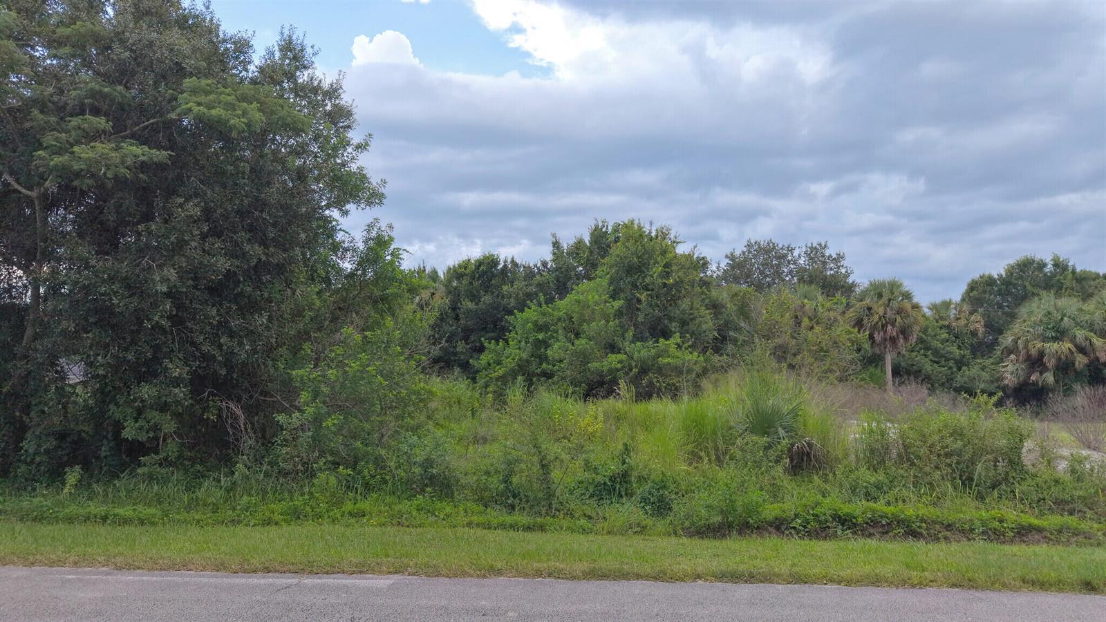 8001 Lockwood Drive, Fort Pierce FL 34951 photo 3