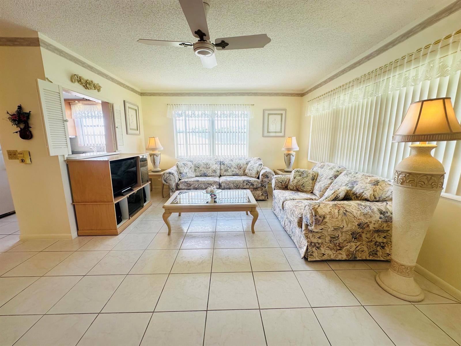 41 Lyndhurst B Unit 41, Deerfield Beach FL 33442 photo 4