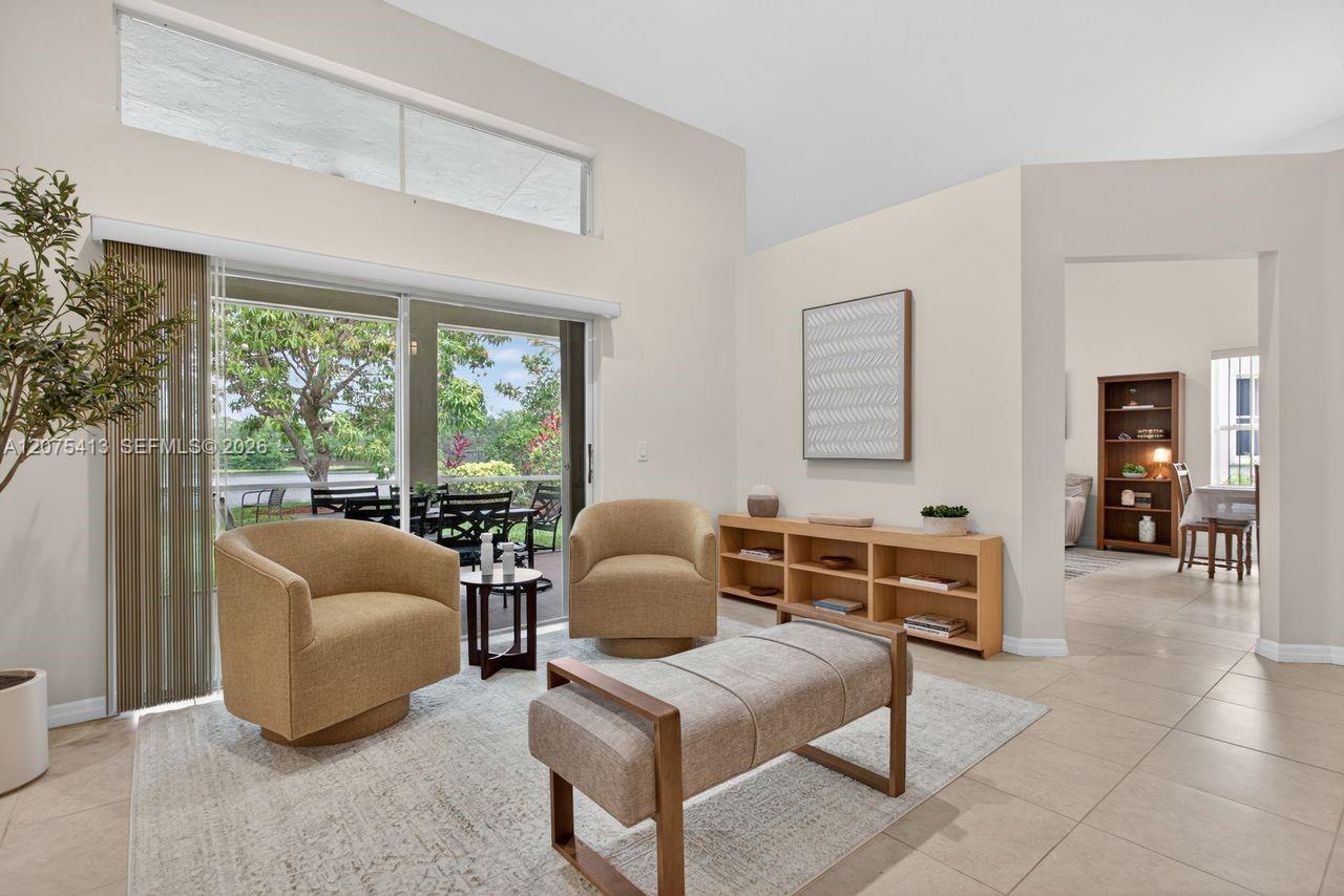 370 Carrington Dr, Weston FL 33326 photo 2