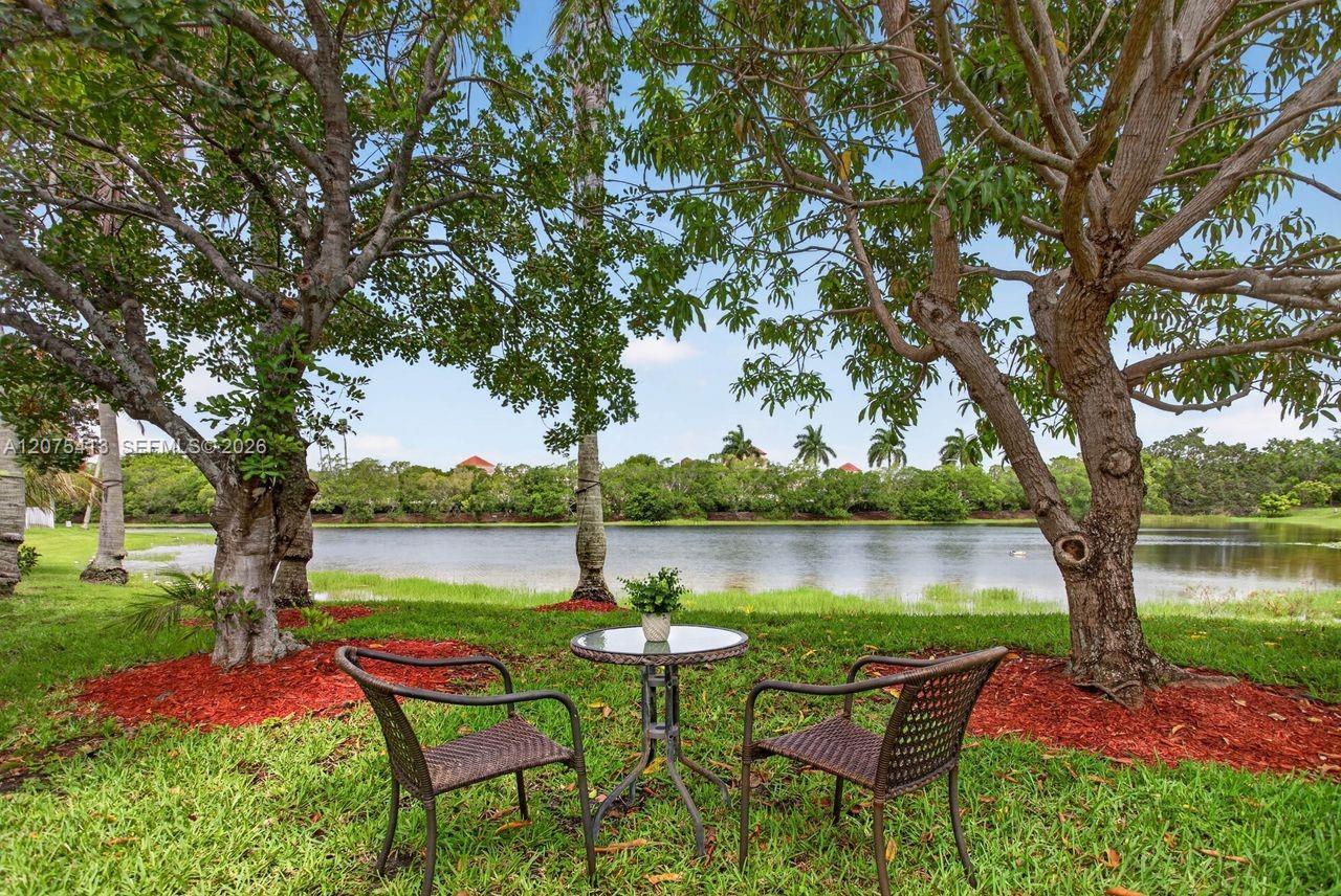 370 Carrington Dr, Weston FL 33326 photo 3