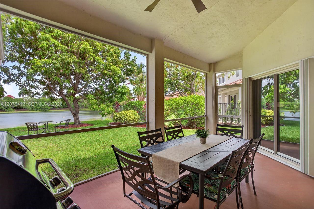 370 Carrington Dr, Weston FL 33326 photo 4