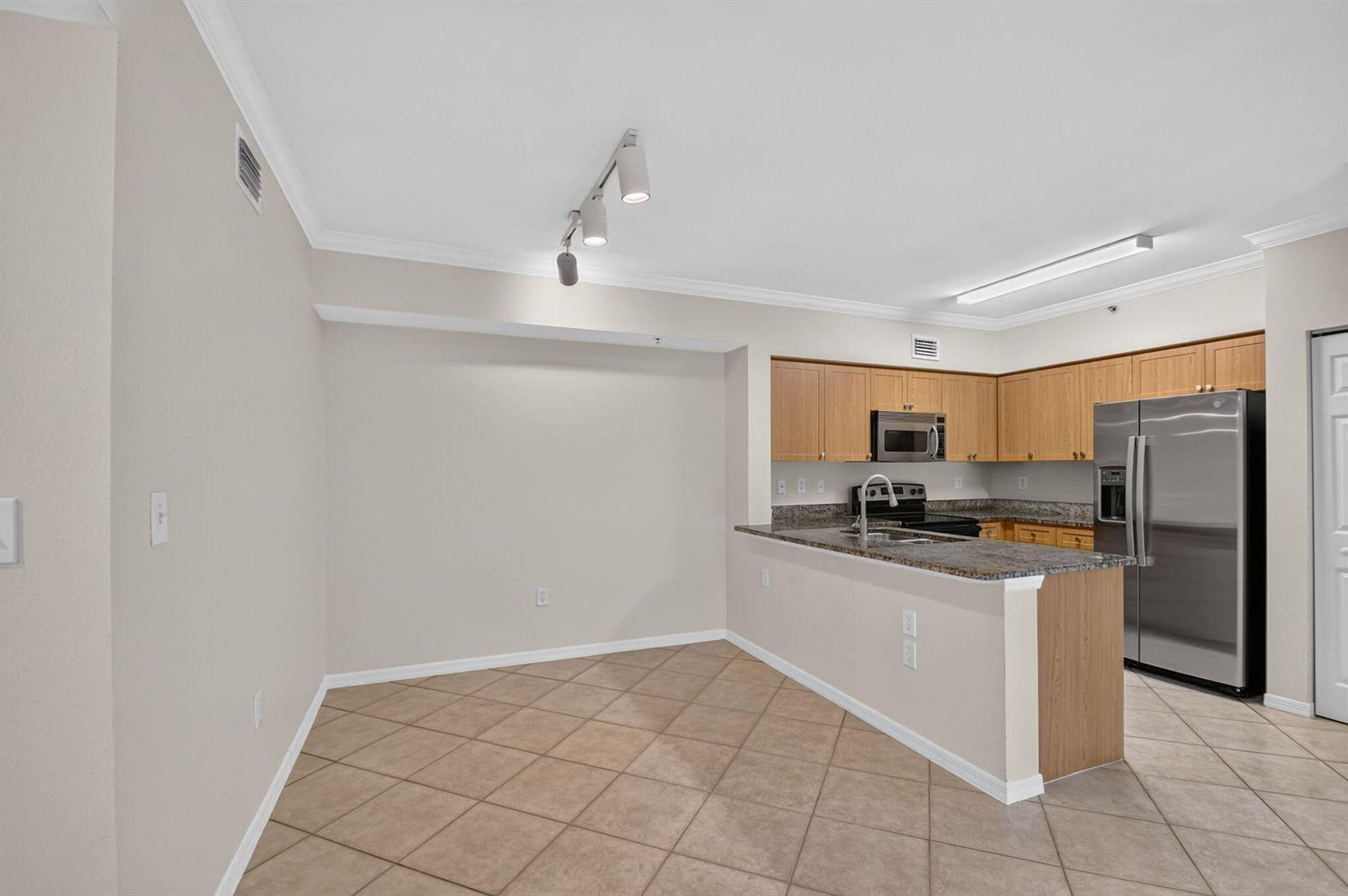 6370 EMERALD DUNES Drive # 203, West Palm Beach FL 33411 photo 3