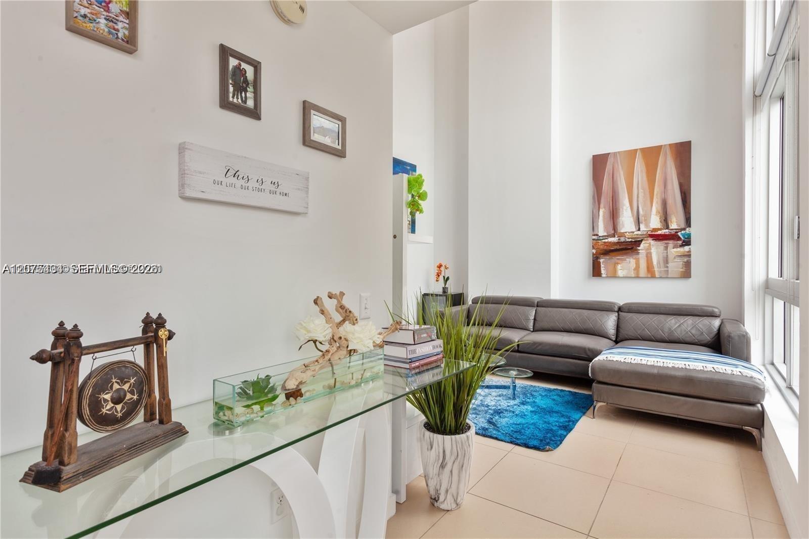 300 S Biscayne Blvd # 432, Miami FL 33131 photo 2
