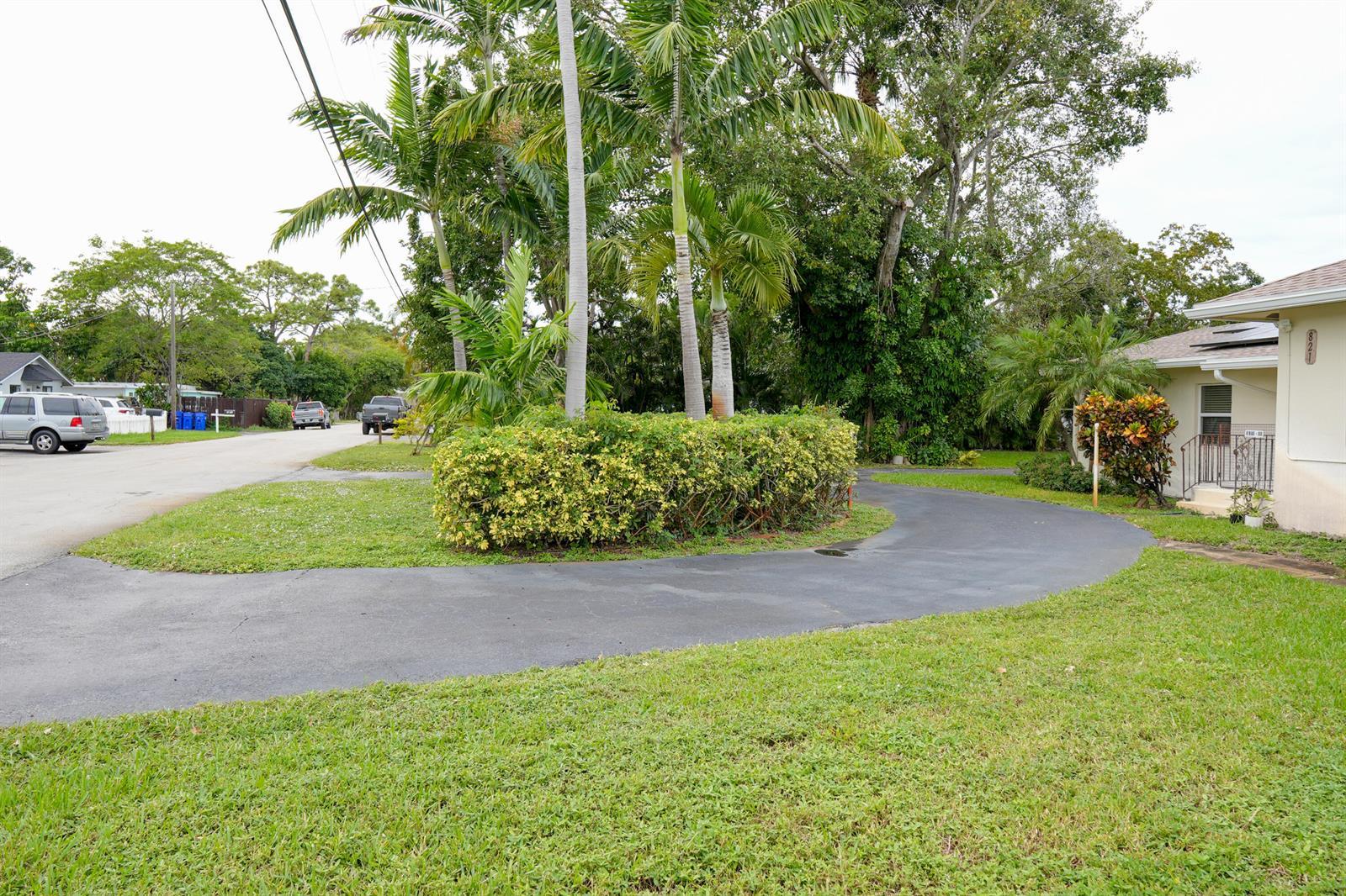821 SW 13TH Court, Pompano Beach FL 33060 photo 4