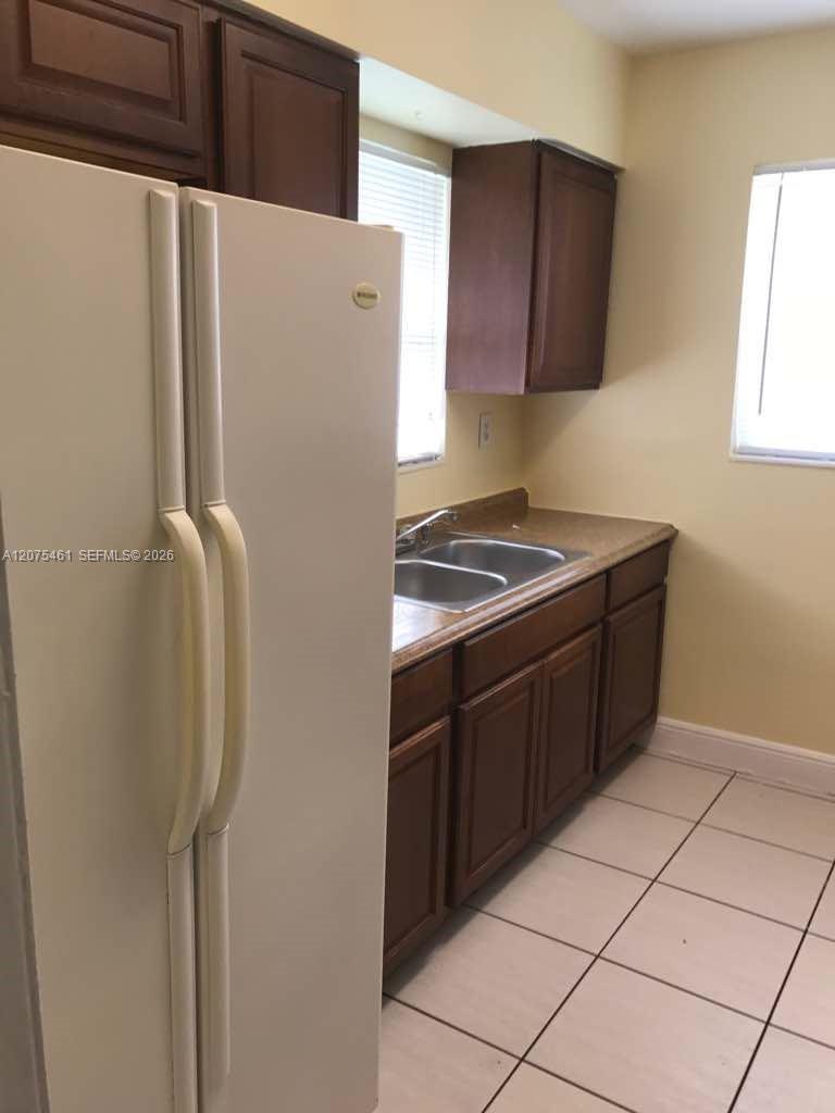 807 SW 5th Ct, Hallandale Beach FL 33009 photo 2