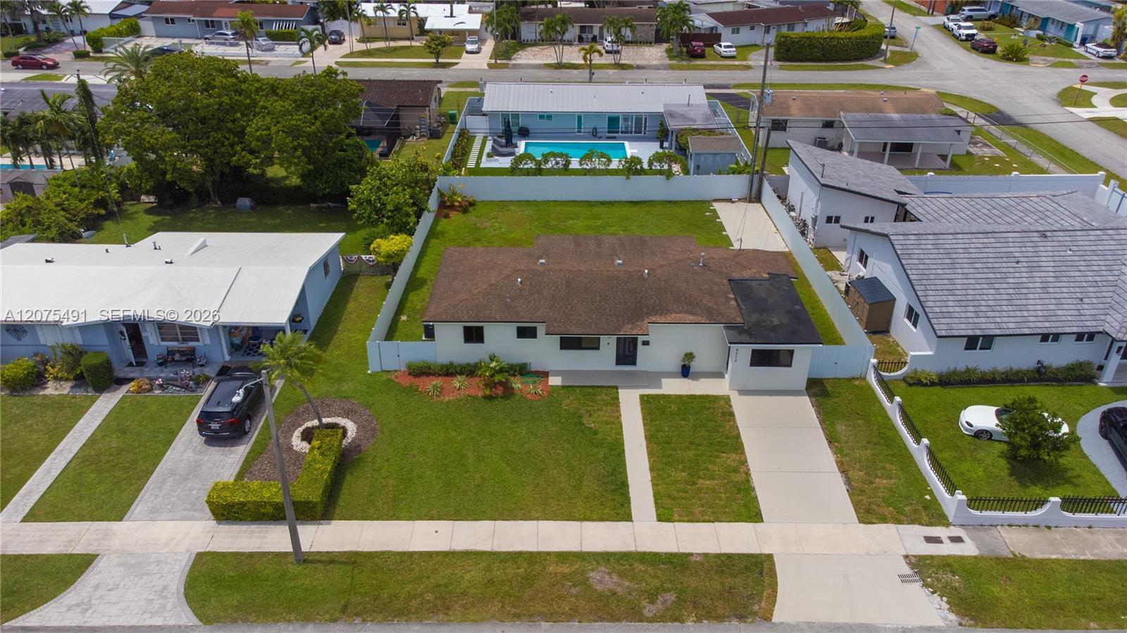 4212 SW 98th Ave, Miami FL 33165 photo 2