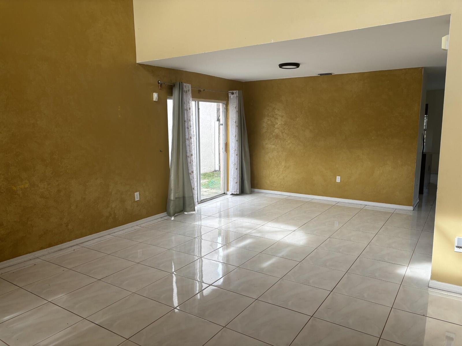 56 GABLES Boulevard, Weston FL 33326 photo 2