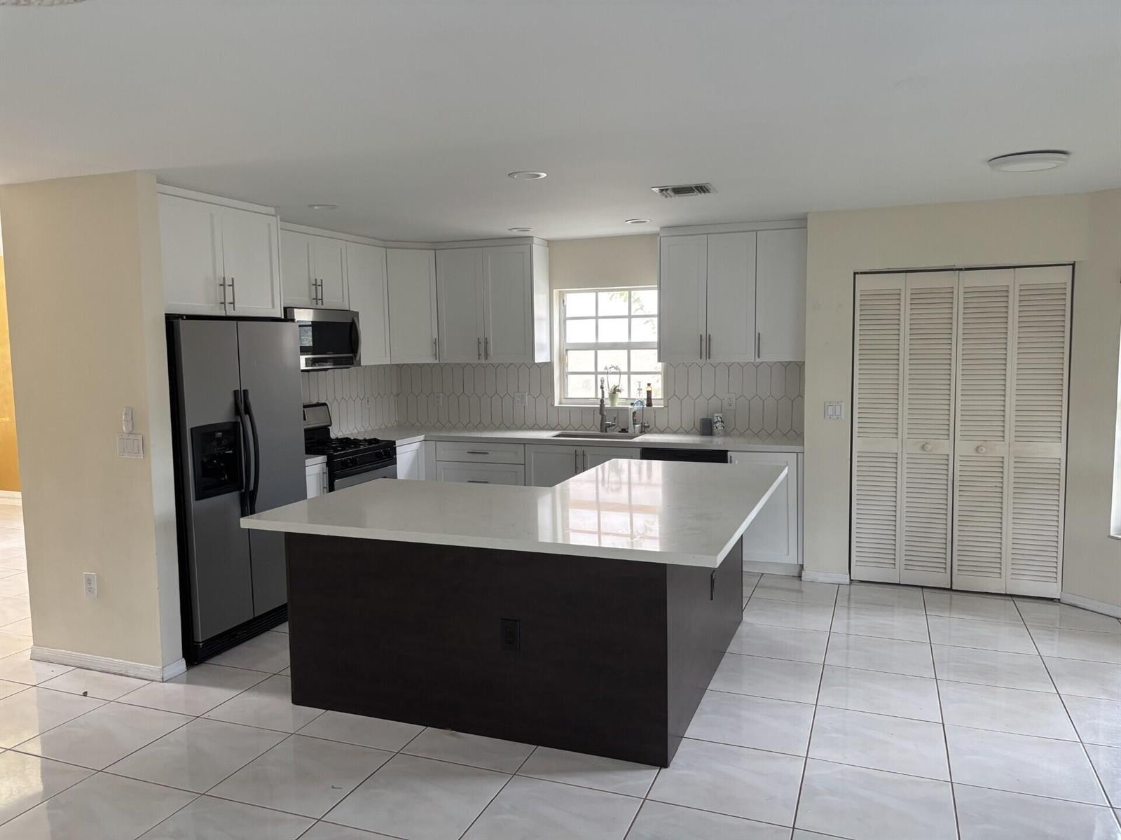 56 GABLES Boulevard, Weston FL 33326 photo 5