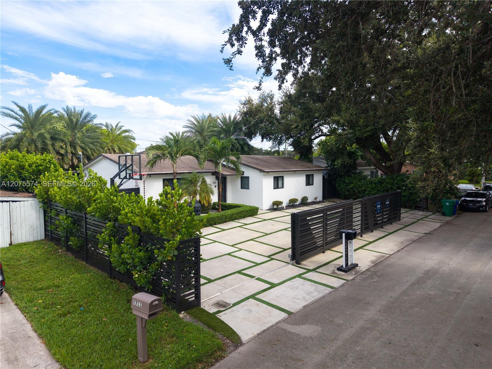 1721 SW 96th Ave, Miramar FL 33025 photo 4