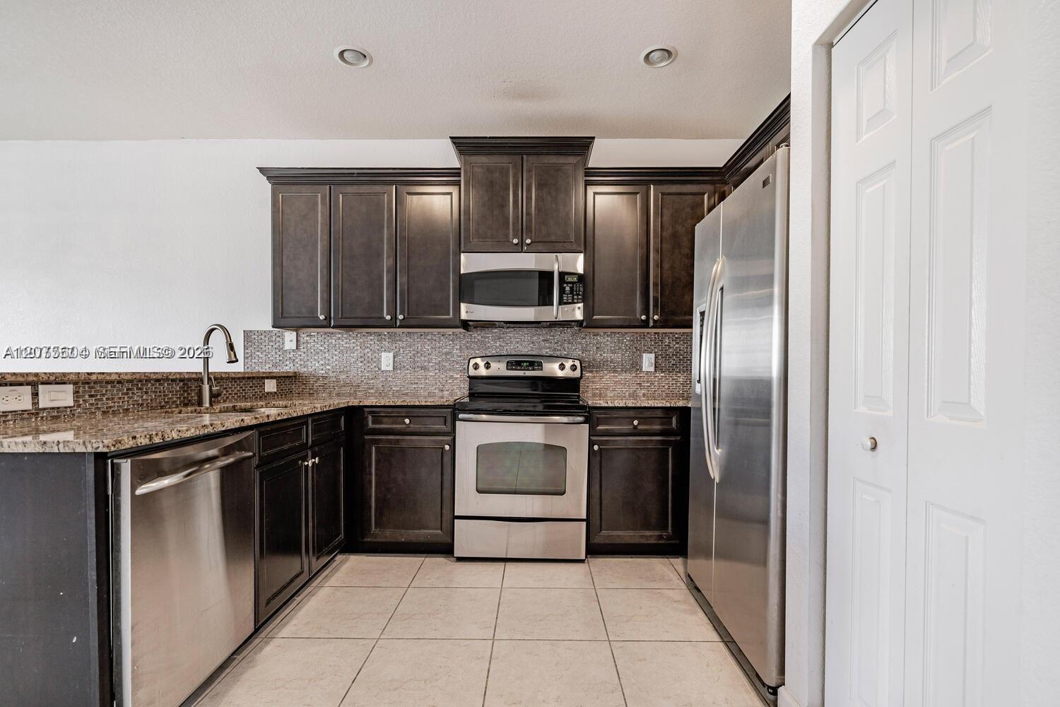 8945 NW 98th Ave, Doral FL 33178 photo 2