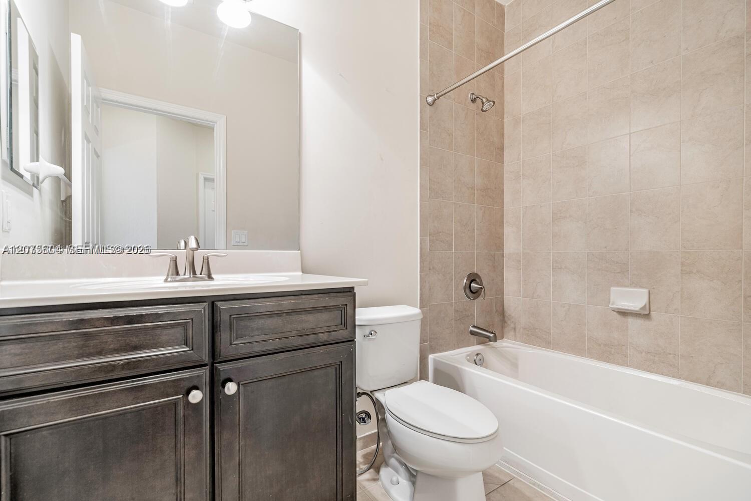 8945 NW 98th Ave, Doral FL 33178 photo 3