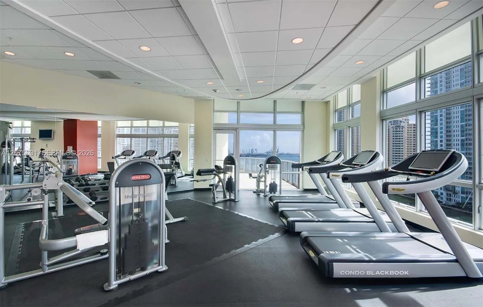 300 S Biscayne Blvd # 2207, Miami FL 33131 photo 4