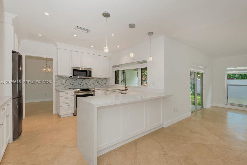 6931 Loch Ness Dr, Miami Lakes FL 33014 photo 4
