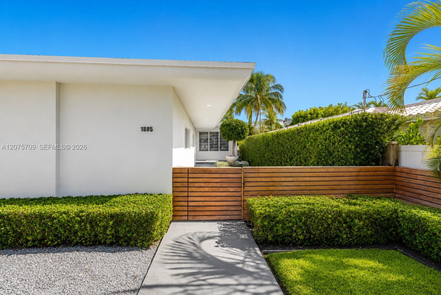 1885 Daytonia Rd, Miami Beach FL 33141 photo 2